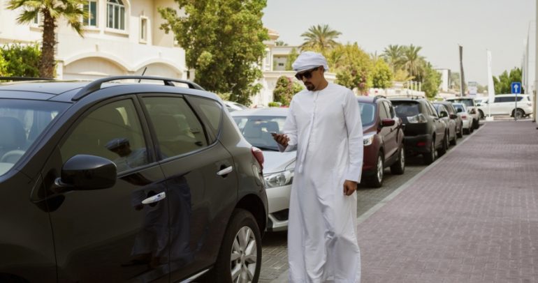 كم يبلغ متوسط عمر السيارات في السعودية والامارات ؟